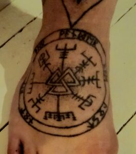 Vegvísir tattoo